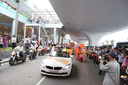 Ảnh SHB.ĐN rước cúp ăn mừng ở quê nhà - 11