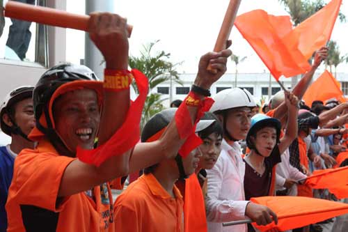 Ảnh SHB.ĐN rước cúp ăn mừng ở quê nhà - 2