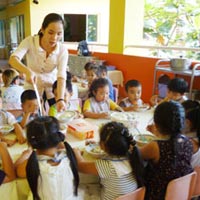 Giáo dục - du học - Gánh nặng bán trú trong trường học