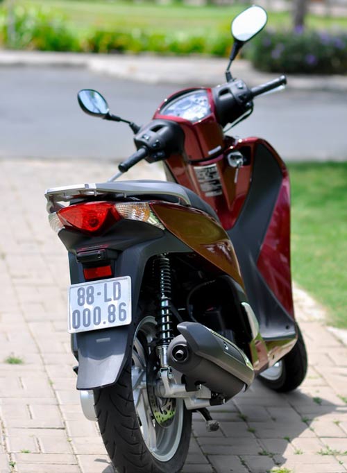 Honda SH 2012: "Rẻ" nhưng không "ôi" ? - 3