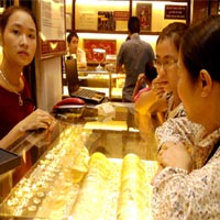 Tài chính - Bất động sản - Vàng leo sát 44 triệu, dân đổ xô đi mua