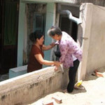 Tin tức trong ngày - Suốt 5 năm trèo tường để vào nhà