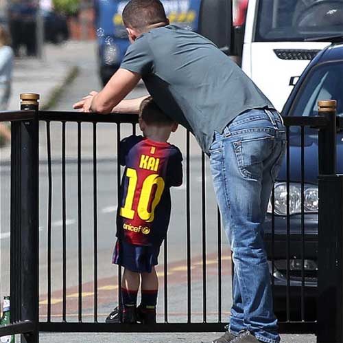 Kai Rooney khoác áo Barca - 3