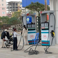 Pháp luật - Trắng trợn cướp tiền tại cây xăng