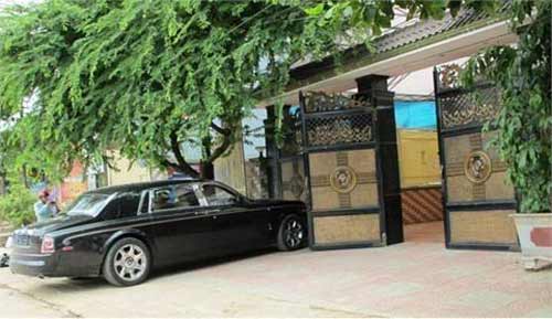 Phantom rồng 35 tỷ 'lượn' phố Hà Tĩnh không đeo biển - 2