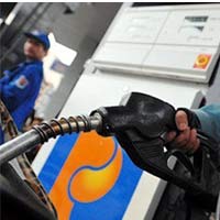 Thị trường - Tiêu dùng - Găm hàng xăng dầu: Ai đang lãi đậm?