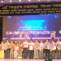 Giáo dục - du học - Học trò xứ Nghệ: Học giỏi để vượt khó