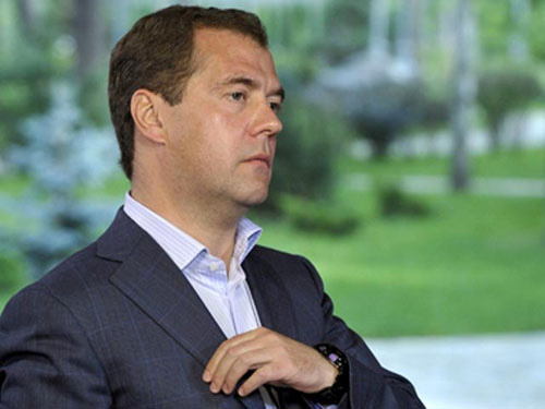 Nga: Ghế Thủ tướng của ông Medvedev lung lay? - 1