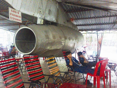 Boeing 707 làm quán cóc giữa TP.HCM - 2