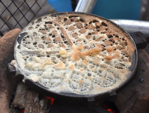 Món ăn vặt hấp dẫn quanh hồ con Rùa - 2