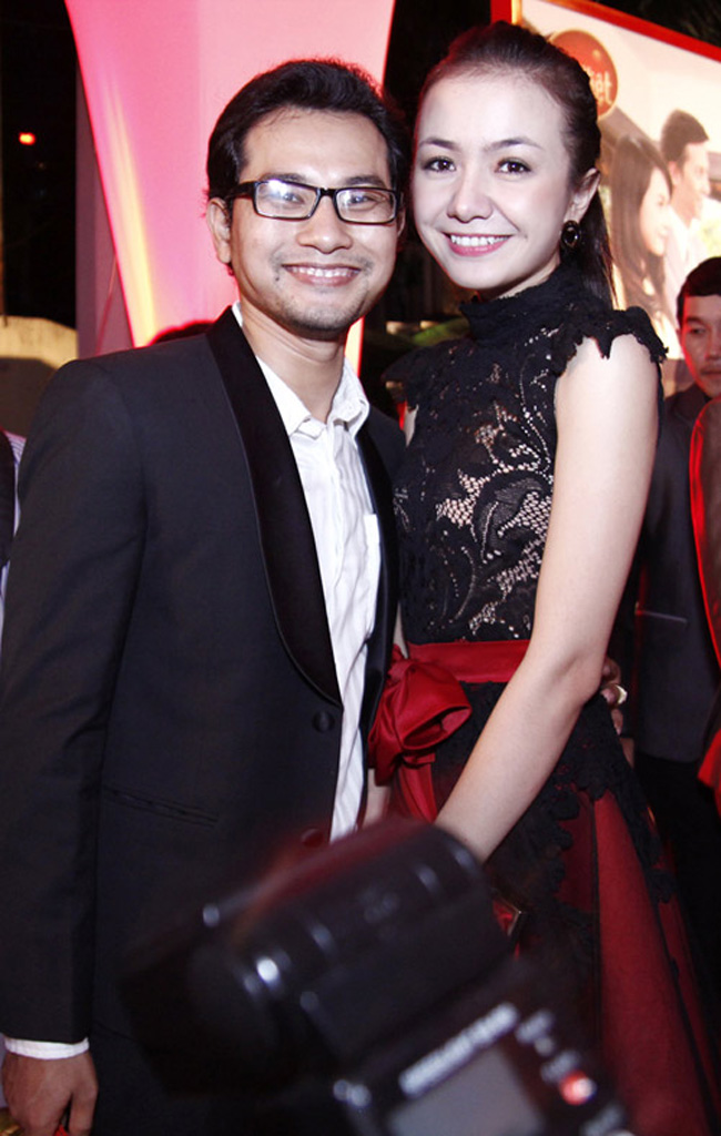 Nam diễn viên Huỳnh Đông cũng công khai bạn gái là người đẹp Ái Châu.