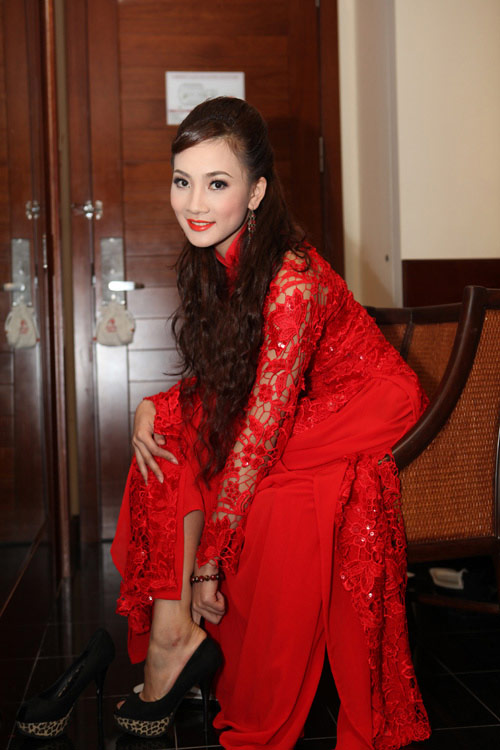 "Đột nhập" phòng thí sinh hoa hậu - 5