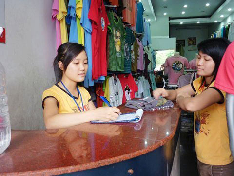 Tai tiếng rập rình SV "kiếm cơm" ca tối - 1