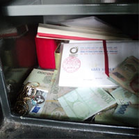 Pháp luật - Tiền "không cánh mà bay" vì người giúp việc