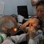 Thận trọng khi trẻ đau mắt nặng