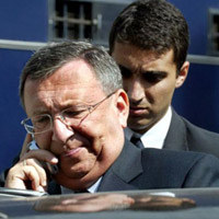 Khi nhóm lợi ích ra tay!