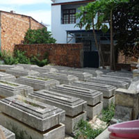 Tin tức trong ngày - Nơi người sống "ở cùng" người chết