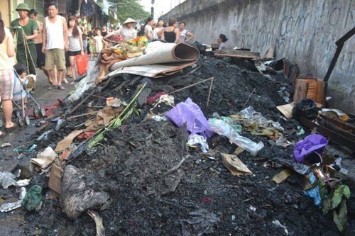 Vụ cháy nhà gỗ ở HN: Khổ trăm bề! - 4