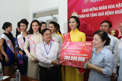 Thu Thảo ân cần bên bệnh nhân ung thư - 6