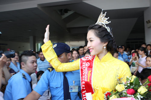 Thu Thảo ân cần bên bệnh nhân ung thư - 2