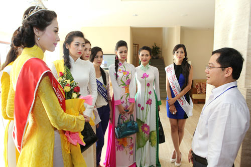 Thu Thảo ân cần bên bệnh nhân ung thư - 8