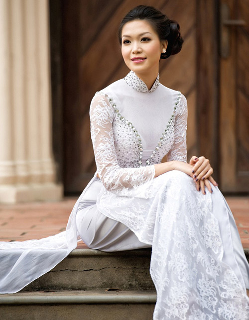 Hoa hậu Thùy Dung khéo "úp mở" cơ thể - 16