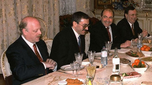 Khi nhóm lợi ích ra tay! - 2