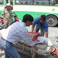 Tin tức trong ngày - Nghề nhặt xác: Ngược xuôi tìm thân nhân