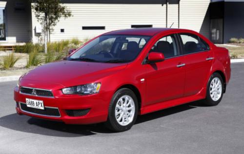 Mitsubishi Lancer công bố giá - 1