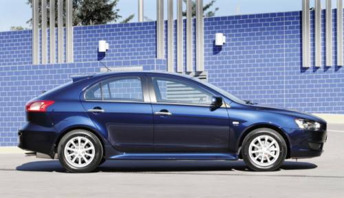 Mitsubishi Lancer công bố giá - 7