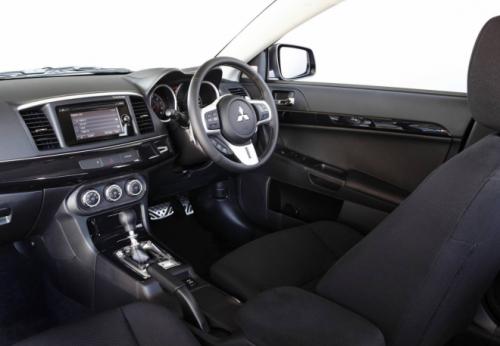 Mitsubishi Lancer công bố giá - 4
