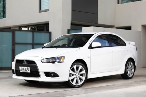 Mitsubishi Lancer công bố giá - 5