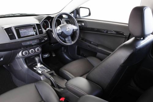 Mitsubishi Lancer công bố giá - 8