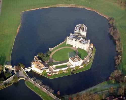 Những lâu đài tuyệt đẹp giữa hồ nước - 6