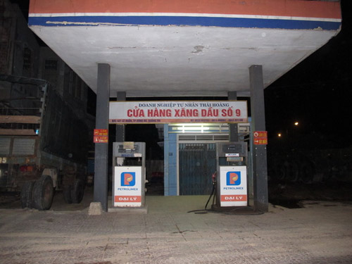 Hàng loạt cây xăng nghỉ bán - 5