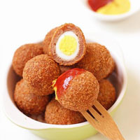 Ẩm thực - Cá ngừ bọc trứng cút chiên giòn rụm