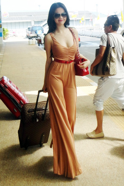 Thời trang sexy của sao Việt tại sân bay - 10
