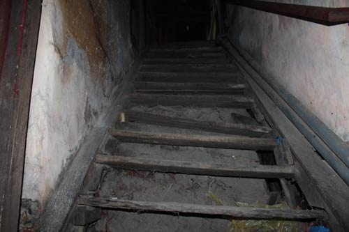 Hà Nội: Nhiều khu nhà gỗ... chờ cháy - 8