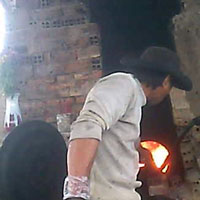 Tin tức trong ngày - Nấu dầu lậu trong rừng tràm