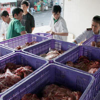 Tin tức trong ngày - Bắt hơn 2 tấn thịt thối "dành" cho công nhân