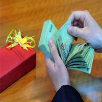 Thị trường - Tiêu dùng - Quà biếu phải chịu thuế TNCN?