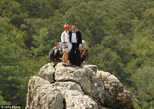 Tấm ảnh cưới gây xôn xao cộng đồng mạng - 2