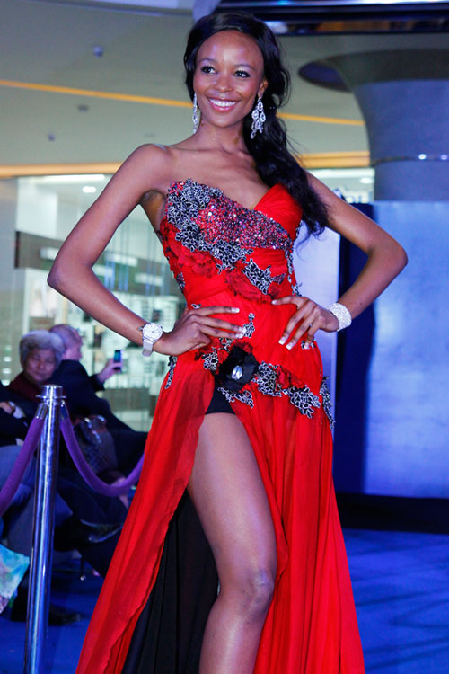 Ngọc Oanh hút mắt với trang phục gợi cảm - 4