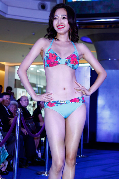 Ngọc Oanh hút mắt với trang phục gợi cảm - 11