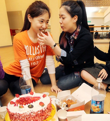 Học "gu" 3 cặp song sinh nổi nhất châu Á - 2