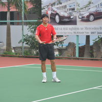 Video: Huỳnh Đức đánh tennis