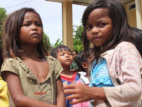 Học sinh qùy đất trong lễ tựu trường - 6