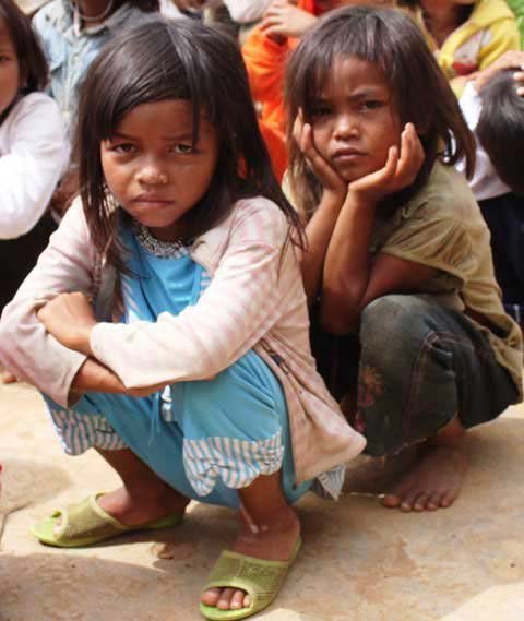 Học sinh qùy đất trong lễ tựu trường - 7