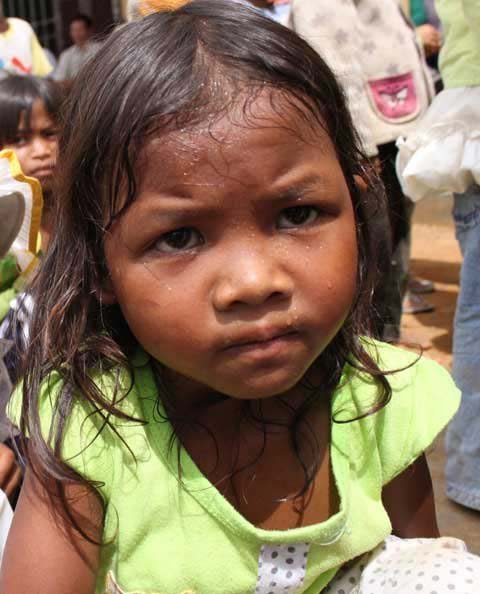 Học sinh qùy đất trong lễ tựu trường - 8