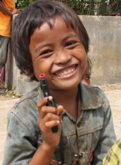 Học sinh qùy đất trong lễ tựu trường - 9